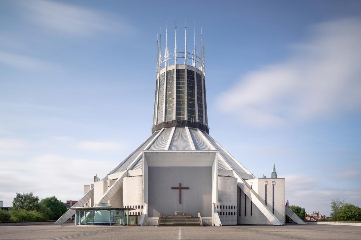 the outside of liverpool metropolitan cathedral 