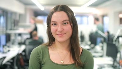 Headshot of Isobel Hollinshead.