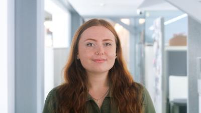 headshot of shannon goss, a girl wearing a green shirt